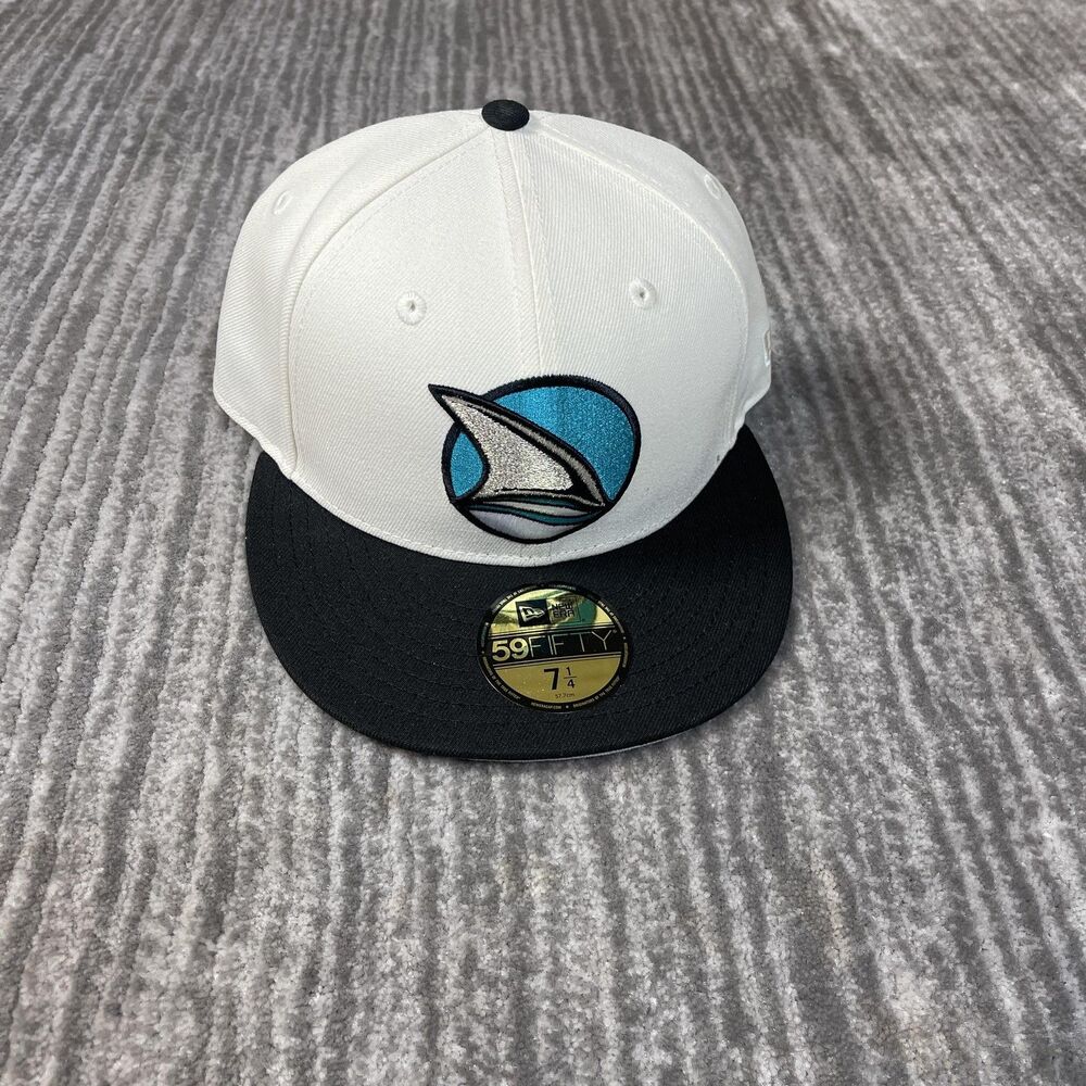 San Jose Sharks Hat Cap Fitted Mens 7 1/4 White Black NHL Ice Hockey New Era